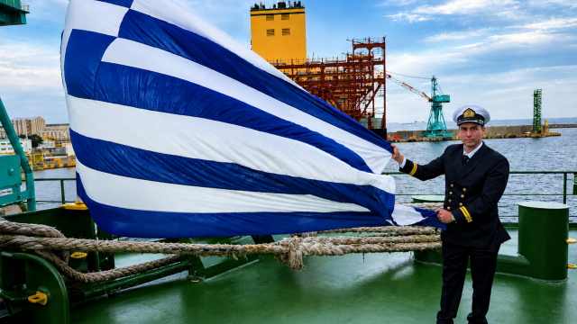 Yeni denizci eksikliği nedeniyle Yunan bayrağı risk altında