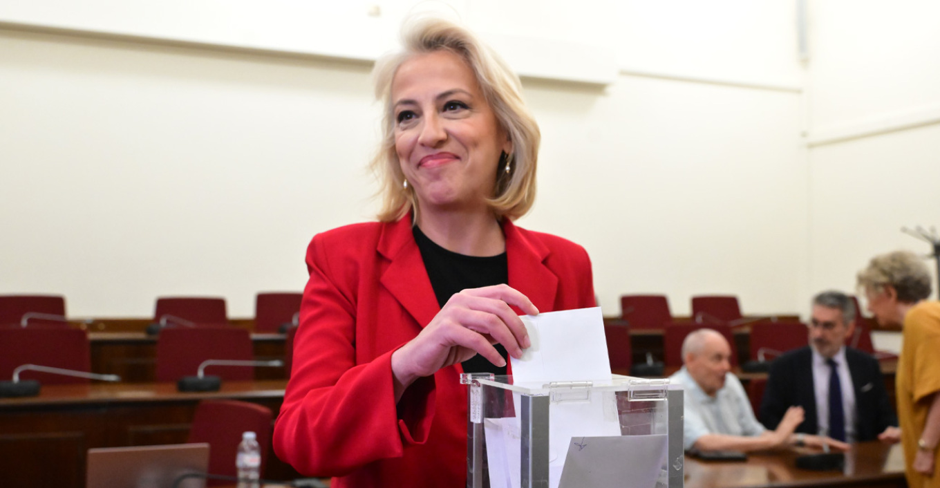 Rena Dourou elected SYRIZA parliamentary group leader with 7 of 8 votes