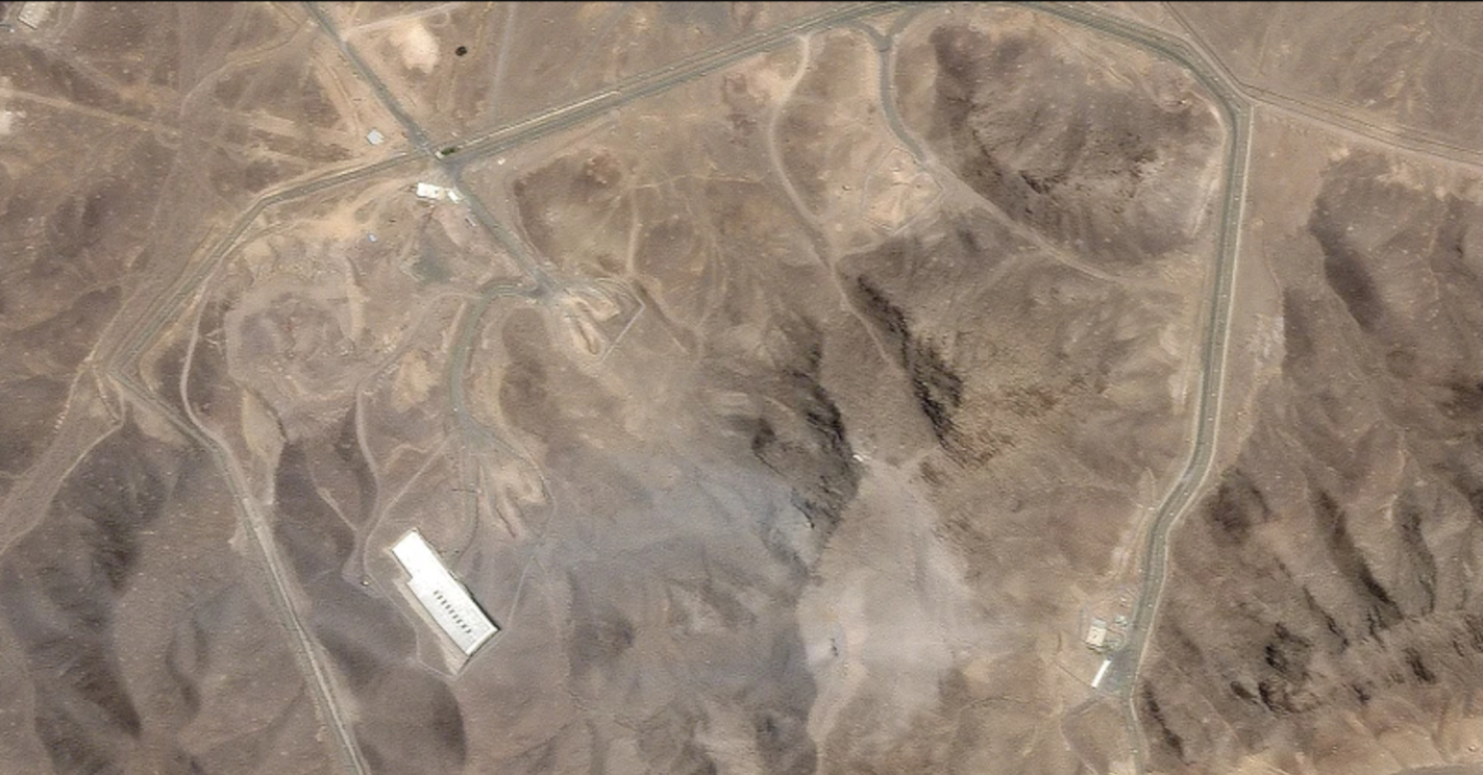 Ιράν:Τι αποκαλύπτουν οι πρώτες δορυφορικές εικόνες μετά την αμερικανική επίθεση στα πυρηνικά 6 fordow egkatastaseis mak1