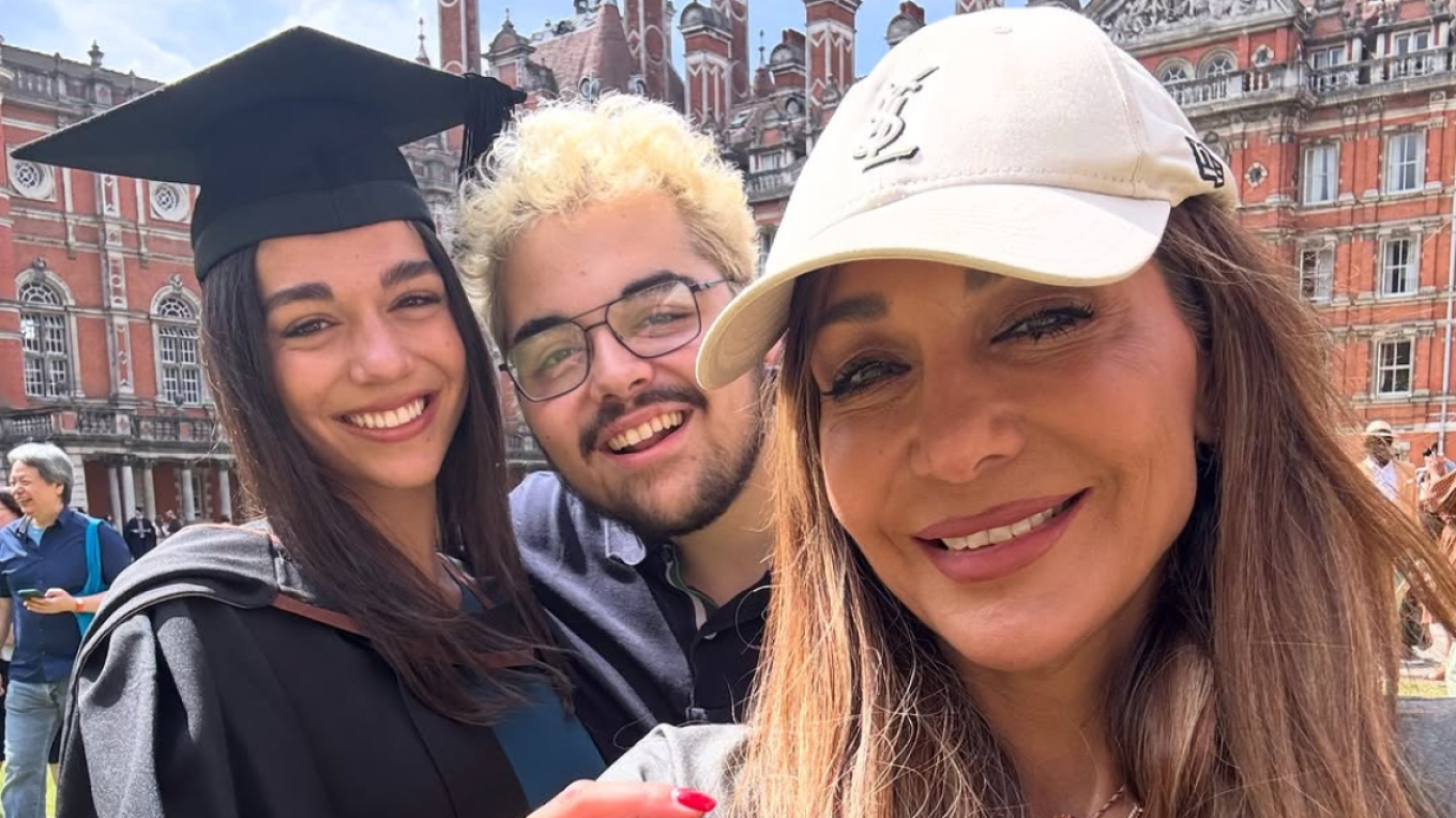 Η Δέσποινα Βανδή ανέβασε φωτογραφία μαζί με τα παιδιά της, Μελίνα και Γιώργο Νικολαΐδη