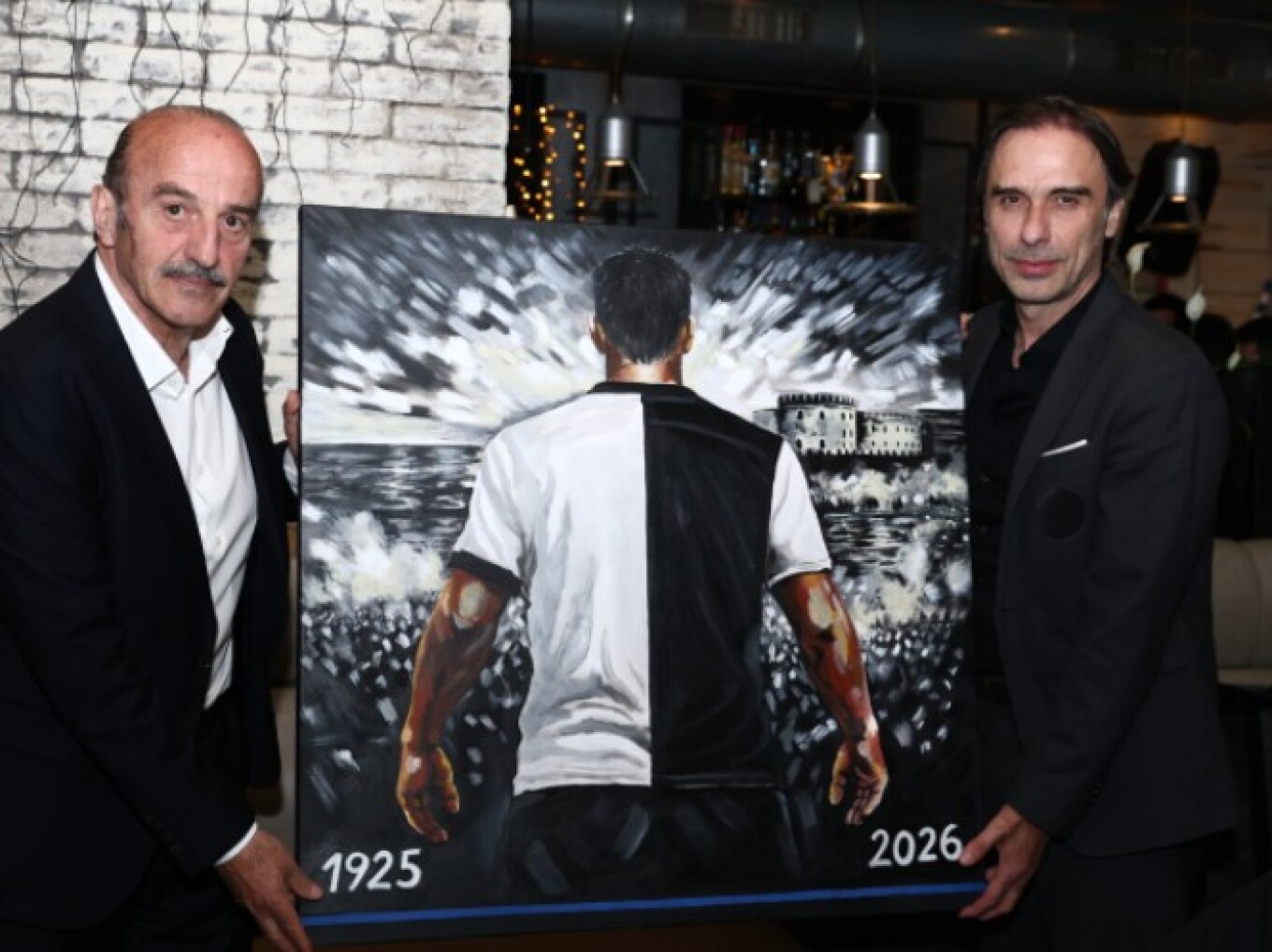 Τελικός Κυπέλλου: Το «δώρο» της ΕΠΟ σε ΠΑΟΚ και ΟΦΗ – Έργα τέχνης με βαθύ συμβολισμό στο επίσημο δείπνο