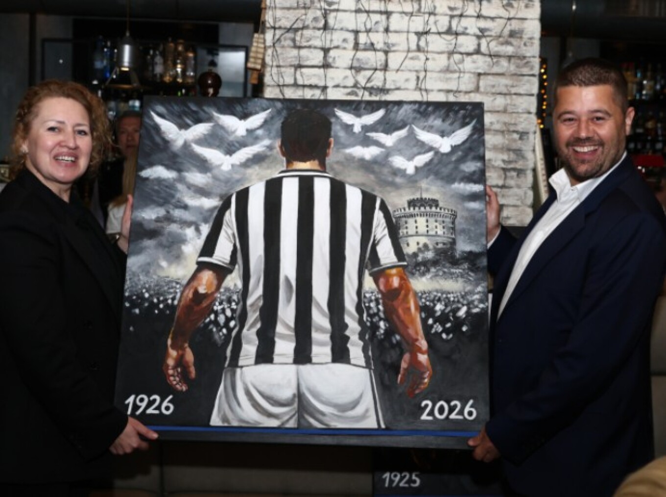 Τελικός Κυπέλλου: Το «δώρο» της ΕΠΟ σε ΠΑΟΚ και ΟΦΗ – Έργα τέχνης με βαθύ συμβολισμό στο επίσημο δείπνο